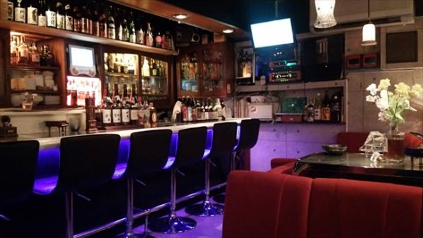 飲食店LEDテープライトによる間接照明